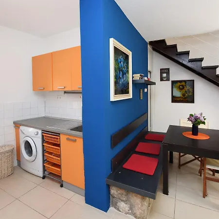 Andrea Old Town Apartman *